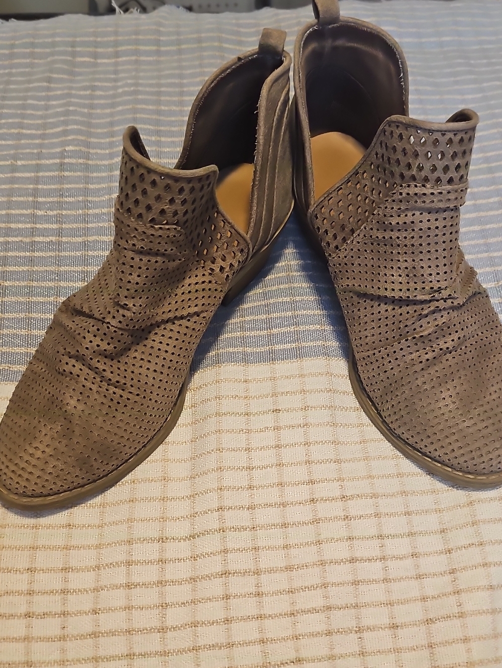 Report Women's Perforated Suede Ankle Booties - Brown